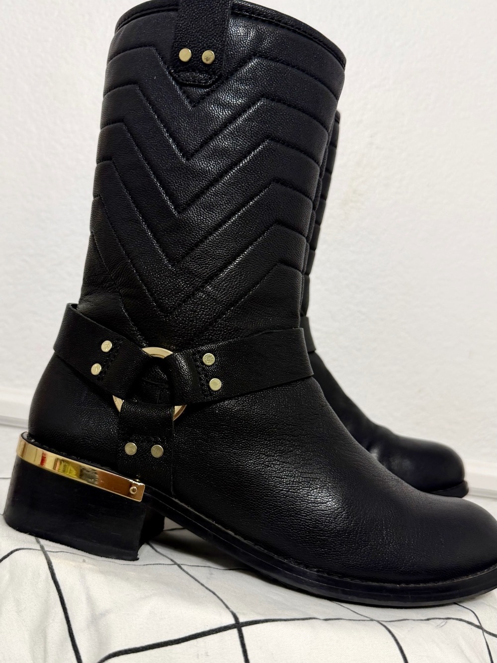 Vince Camuto Women’s 8.5 Black Moto Biker Boots Quilted Gold Hardware